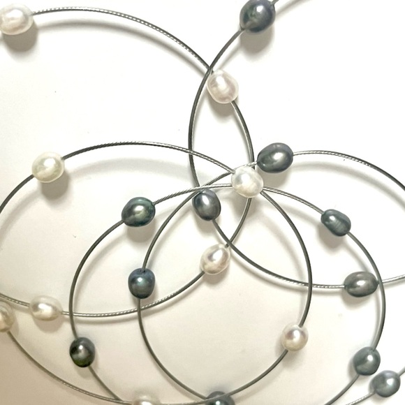 Nordstrom silver bangle bracelet set of 5 gray & white pearls - Picture 7 of 13